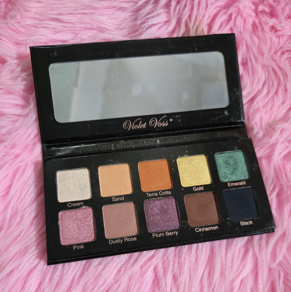 Violet Voss Essentials Palette